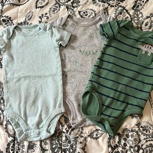 Baby onesies size 9 months